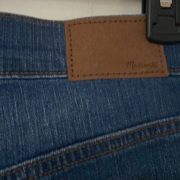 Madewell Perfect Vintage Crop Jean in Cartigan Wash Mid Wash Color Distressed 28